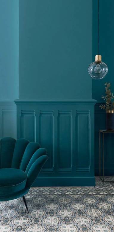 Cimaise peinte comme le mur