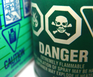 Produits dangereureux à éviter de mettre dans le placard du bas