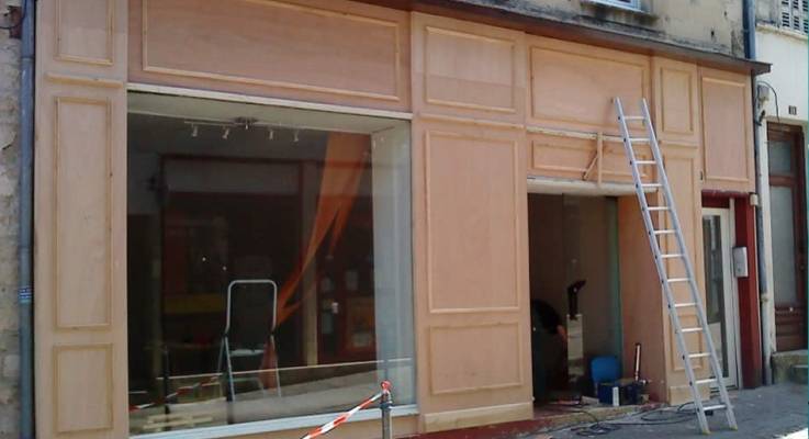 Rénovation de devanture de boutique en bois (Calvados)
