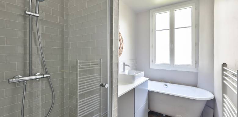 Les entreprises de rénovation de salle de bain à Saint-Cloud avec la Maison des Travaux