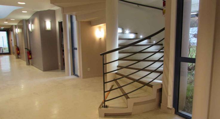 Rénover les couloirs d'une entreprise à La Côte Fleurie