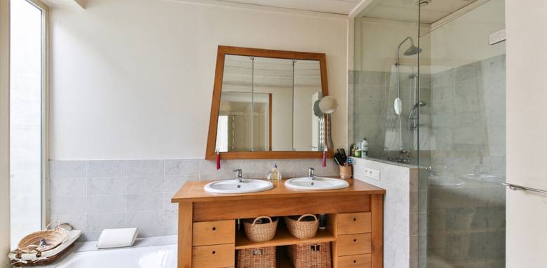 Salle de bain robinetterie moderne