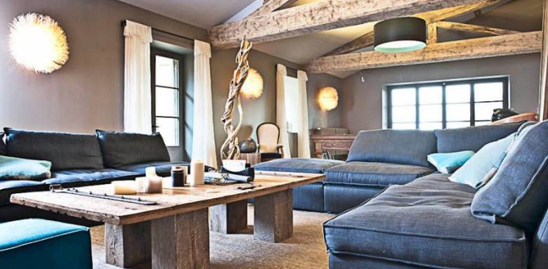 Eclairage intérieur maison avec poutres et solives