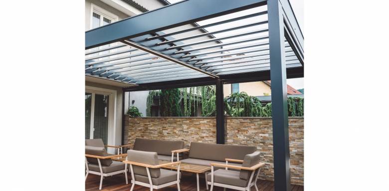 Terrasse surélevée sur plots : la solution idéale pour un terrain en pente ? Équilly 50320