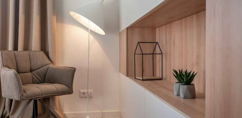 Une niche murale pour exposer des objets.