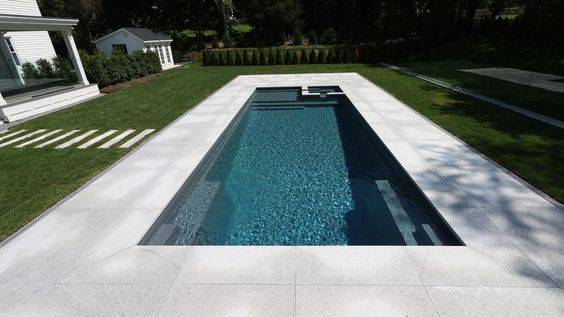 plage piscine pierre reconstituée