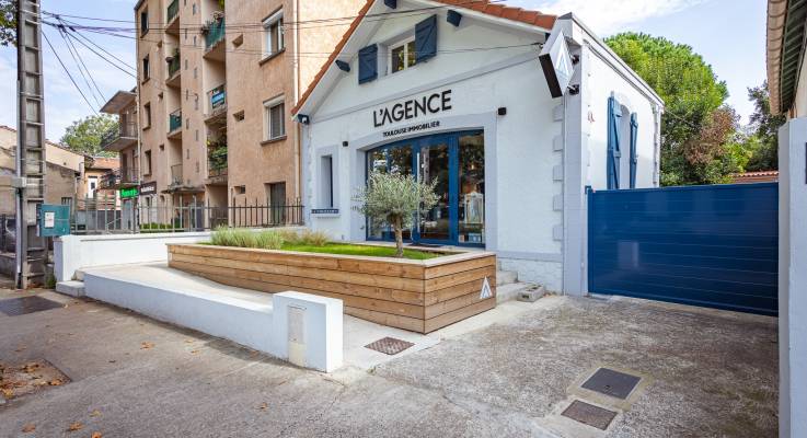 Modification de façades et création d'un parvis avec accès PMR