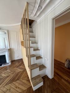 Accès duplex avec un escalier sur mesure 