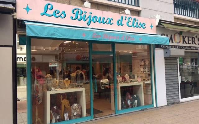 La vitrine de la nouvelle bijouterie rénovée