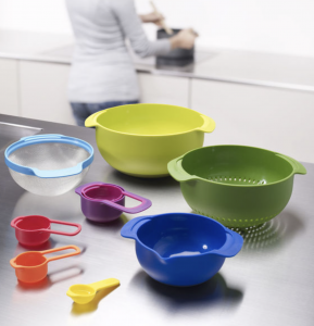 Saladiers et passoires multicolores, Joseph Joseph