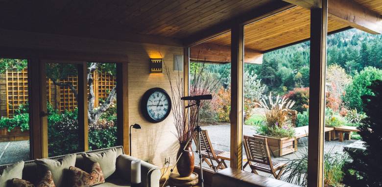 Oui, la véranda peut aussi être indépendante de la maison