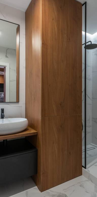 poser du grand carrelage pour petite salle de bains