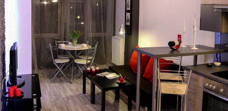 Micro appartement/studio avec petite loggia après rénovation