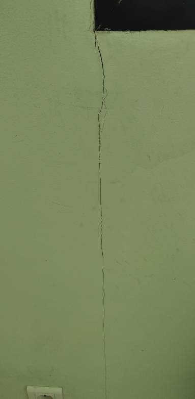 fissure-verticale-mur-interieur-peinture.jpg