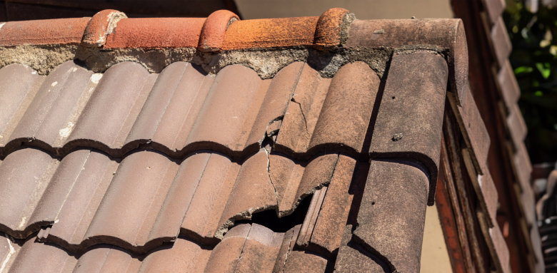 Rénovation de toiture : que faire en cas d’affaissement ?
