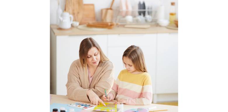 Comment créer un espace dédié aux devoirs des enfants dans la pièce de vie ? - Cussy 14400