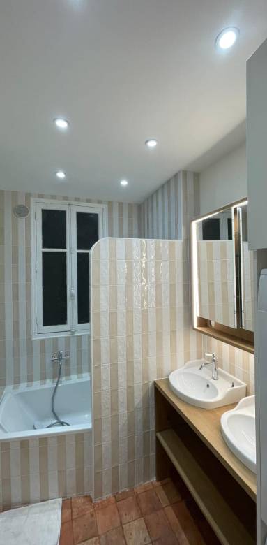 Une salle de bain avec un cachet fou à Versailles