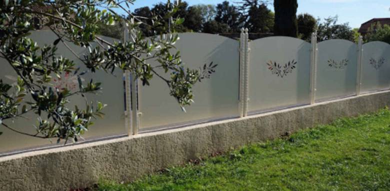 Brise-vues jardin en PVC avec décor personnalisé