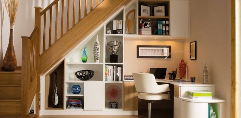 Coin bureau sous escalier