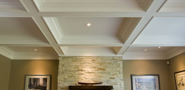 Plafond à caissons avec spots leds