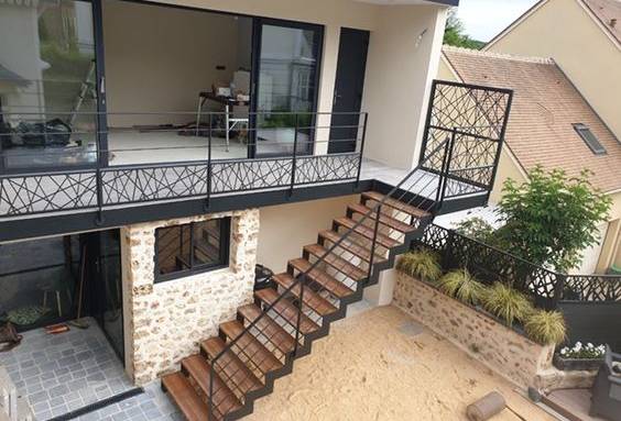 Escalier extérieur droit en métal et bois - Arras 62