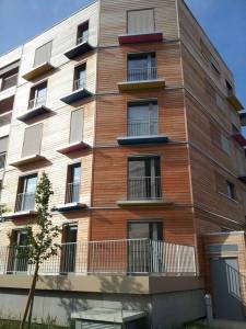 Caen - Immeuble avec bardage en bois pour ITE