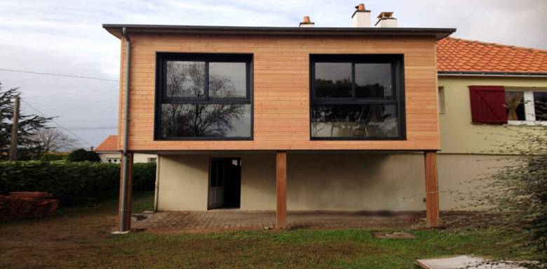 extension bois sur pilotis