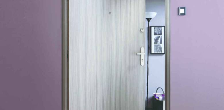 Bloc-porte en bois anti-effraction