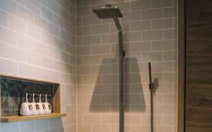 niche murale dans une douche