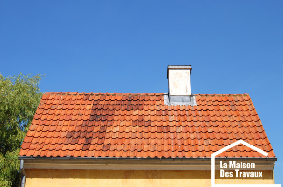 Nettoyage d'une toiture partie AVANT-APRES