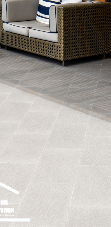 Exemple terrasse en carrelage gris clair