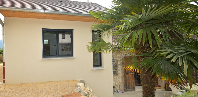 Agrandir une maison ancienne à Voiron : comment concilier extension moderne et bâti traditionnel ?