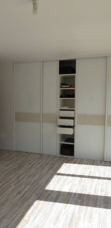 Un placard sur-mesure pour des rangements adaptés à vos besoins