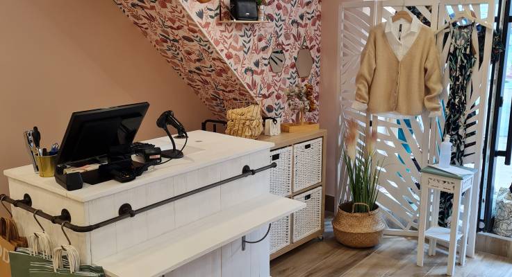 Rénovation d’un local commercial pour créer une boutique de vêtements dans l’Aube caisse