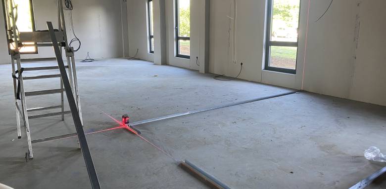 2200M2 de plâtrerie, rails - isolation - placo double peau coupe feu 1 heure 