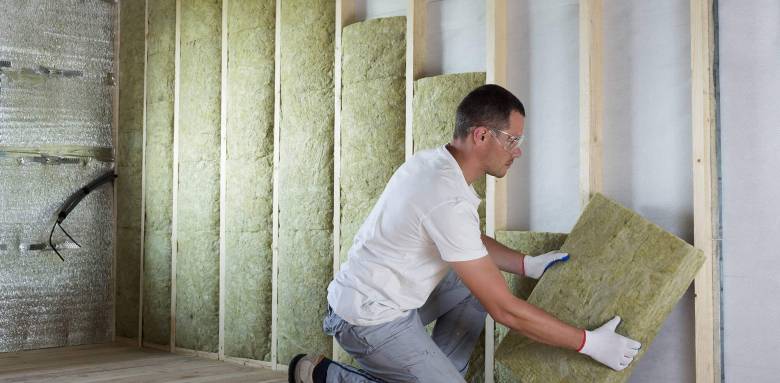 Isolation thermique des murs en intérieur avec pose panneaux