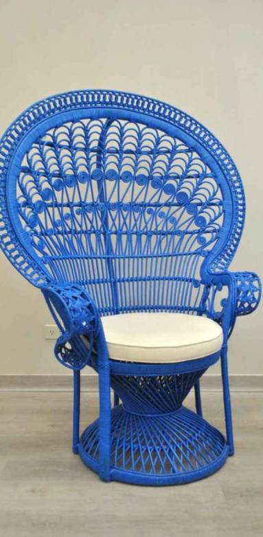 Fauteuil Emmanuelle repeint en bleu