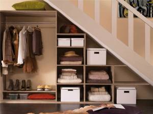 Dressing sous pente escalier