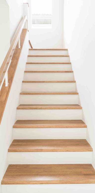 Escalier bois droit style contemporain à Francheville 69340