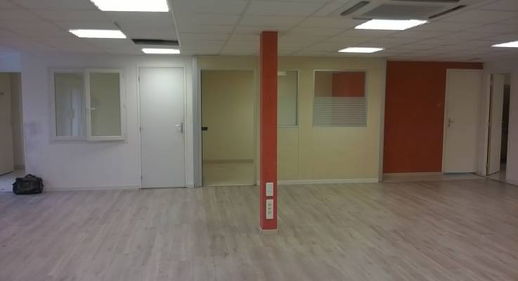 Rénovation d’un local professionnel aux couleurs d’une enseigne automobile dans l’Aube avant