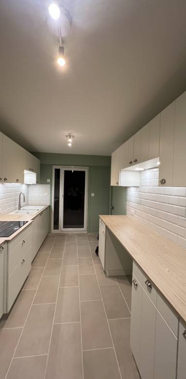  Carrelage dans une cuisine rénovée au Chesnay