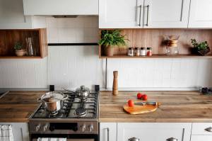 Choisir la hauteur du plan de travail de la cuisine.