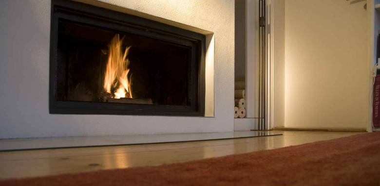 Pose d'une cheminée à gaz par LA MAISON DES TRAVAUX D'ANNECY