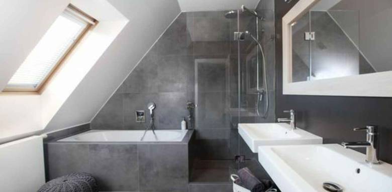 Aménager une salle de bains sous combles