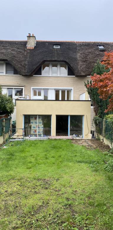 Finition enduit teinté en harmonie avec l'existant 