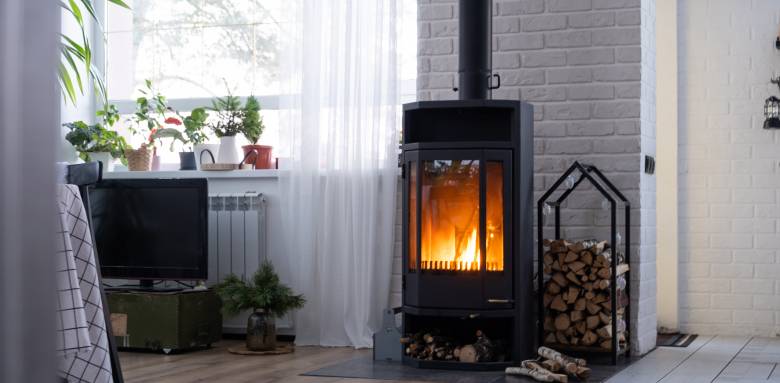 Cheminée à foyer ouvert maison salon 