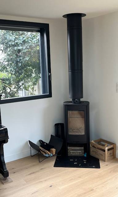 Chauffer son extension en hiver avec un poêle à bois moderne - Nantes 44