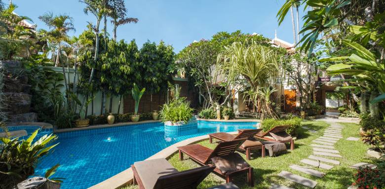 Créer une oasis dans le jardin autour d'une piscine - Nantes 44