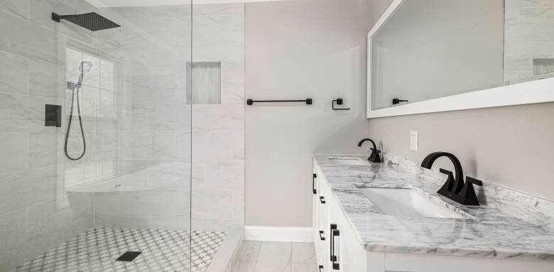 Comment aménager une salle de bain dans les combles de ma maison ?