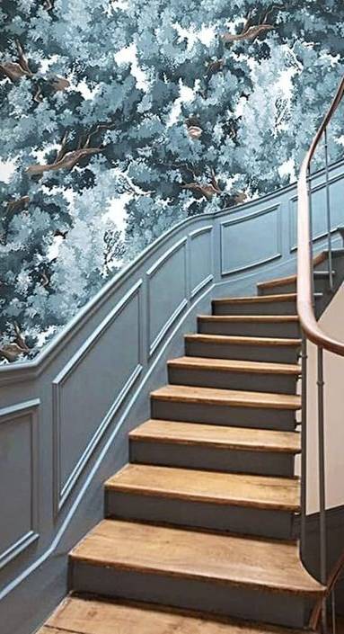 Cimaise dans une cage d'escalier